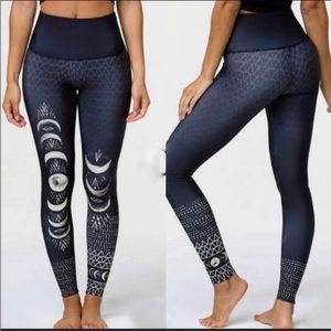 Onzie Black Las Lunas Moon Phase Leggings